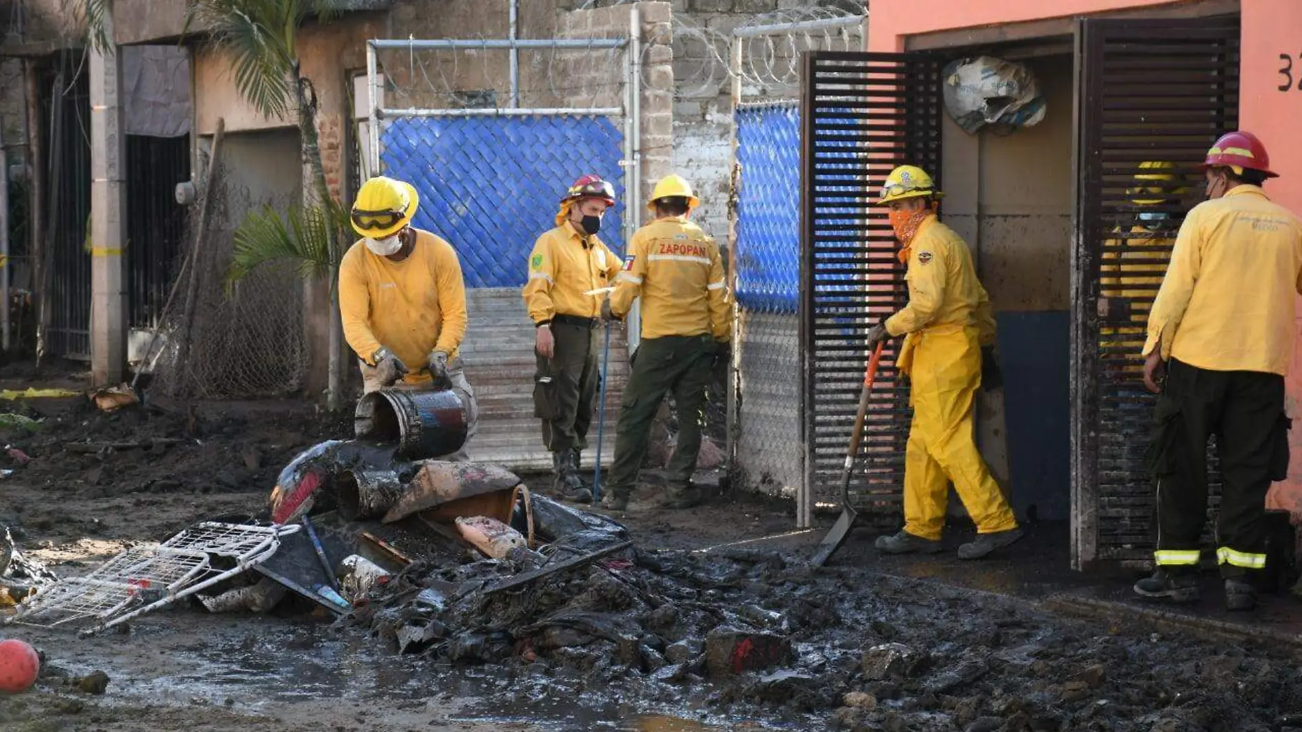 Trabajos de limpieza por desbordamiento del arroyo El Seco